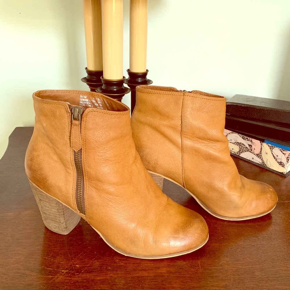 Tan leather BP booties good condition